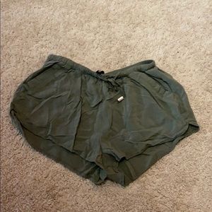 Flowy shorty